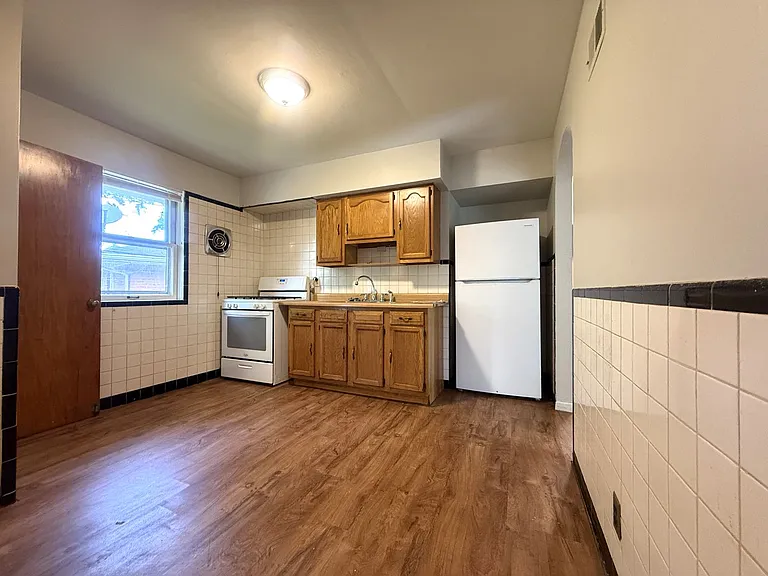 9221 Waldorf Dr — Photo 4