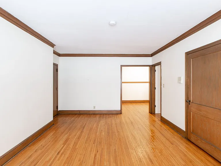 2434 Dupont Ave S — Photo 7