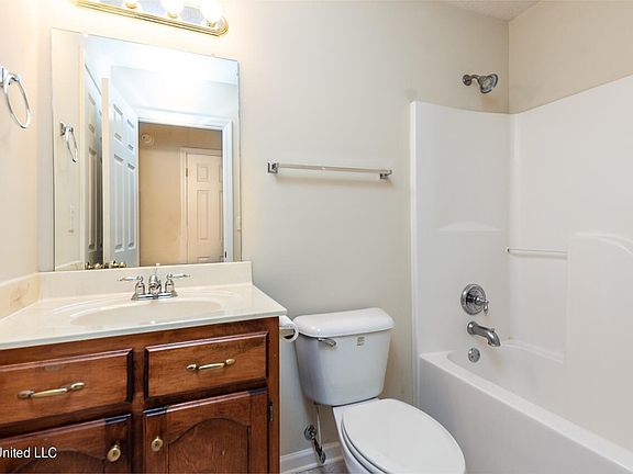 4th image of 624 Grant Dr