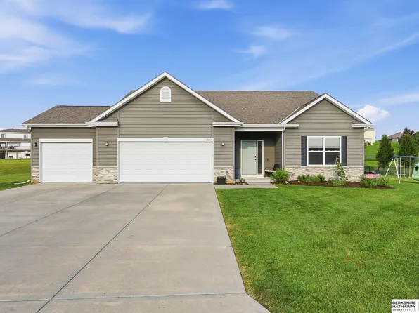 710 Windward Ct, Plattsmouth, NE 68048