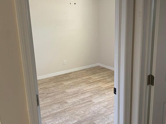 3rd image of 27712 Riverdale Ln