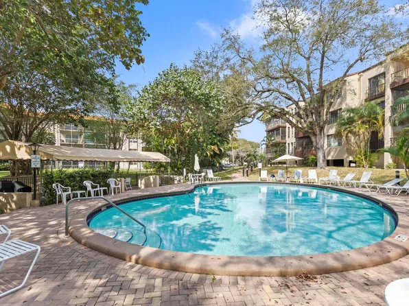 6060 S Falls Circle Drive #207, Lauderhill, FL 33319