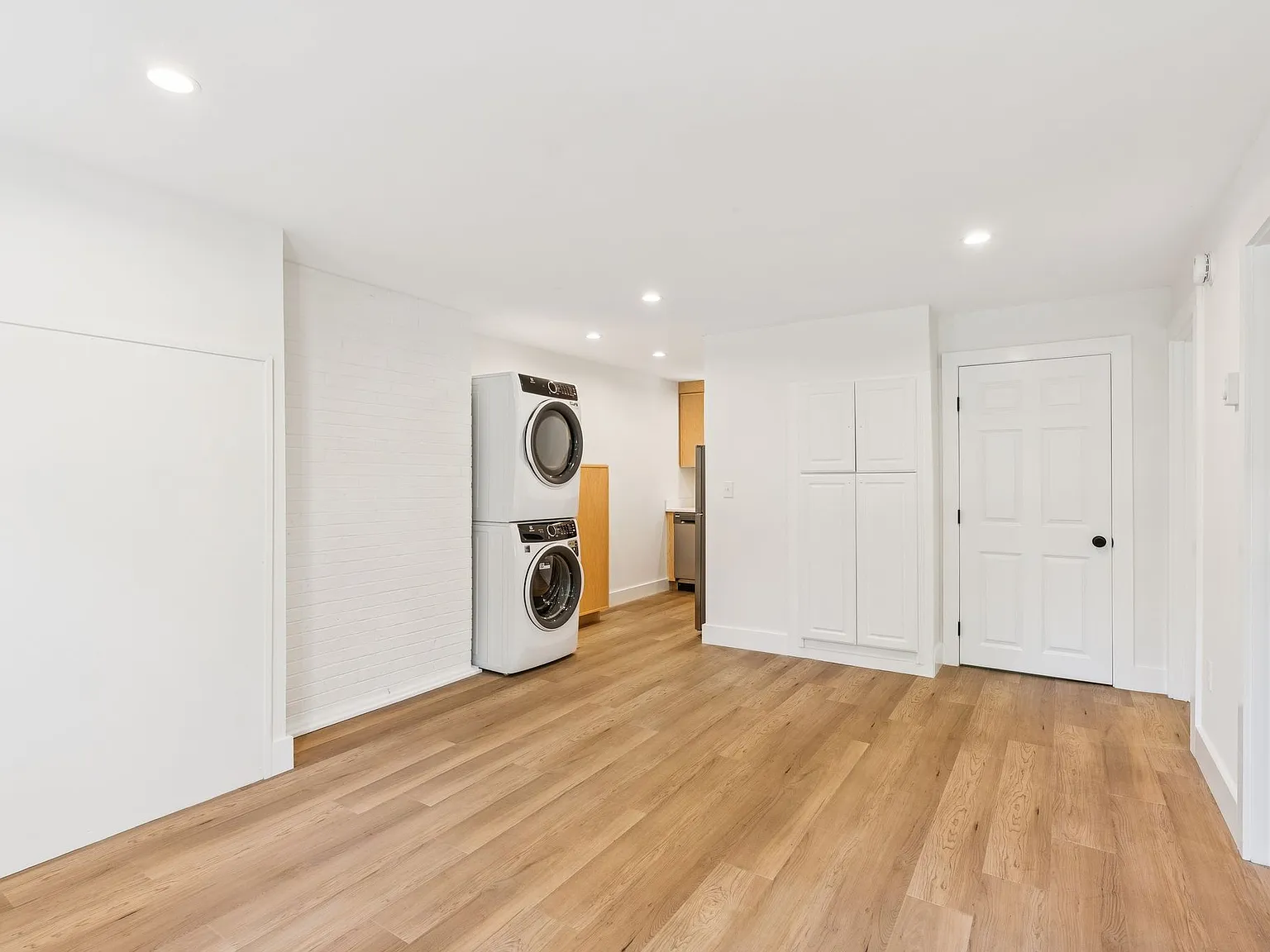 2 bed, 625 sqft, $2,800 — Photo 3