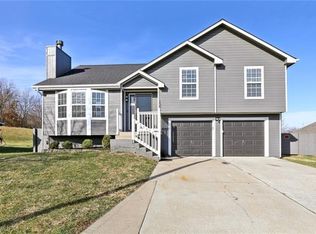 1306 Dean Dr, Grain Valley, MO 64029