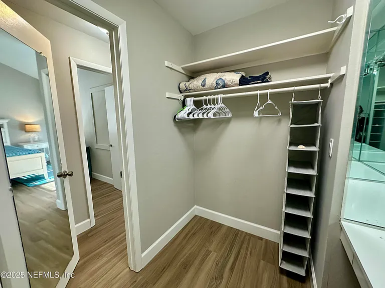 9942 Sawgrass Dr E — Photo 32