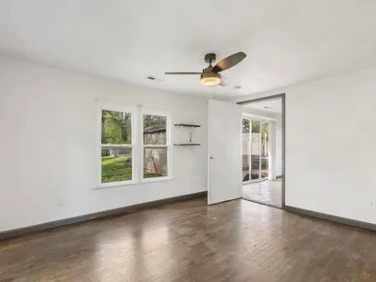 2822 W College St — Photo 15