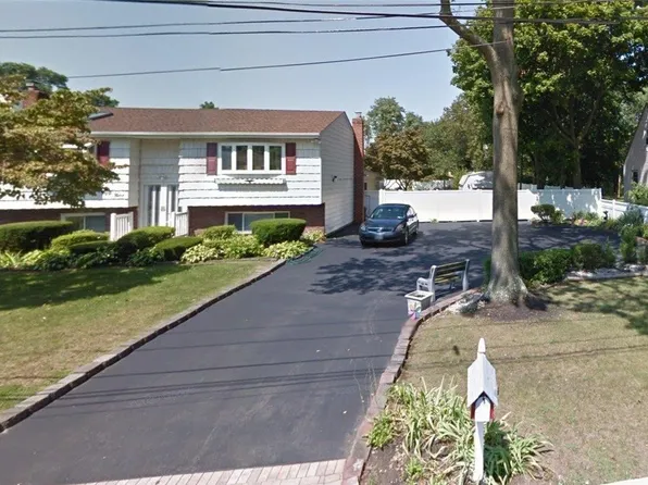 59 Gordon Avenue, West Babylon, NY 11704
