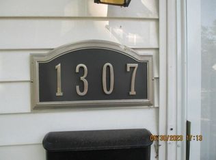 1307 Magnolia Dr, Inkster, MI 48141