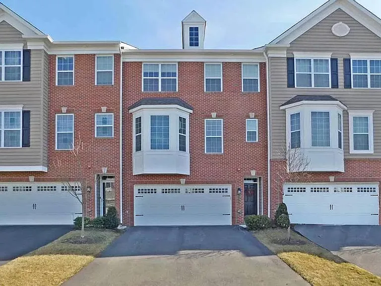 184 Saddlebrook Dr — Photo 1
