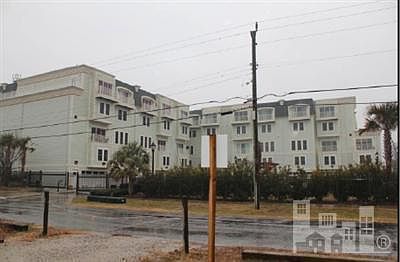 3rd image of 305 S Lake Park Boulevard