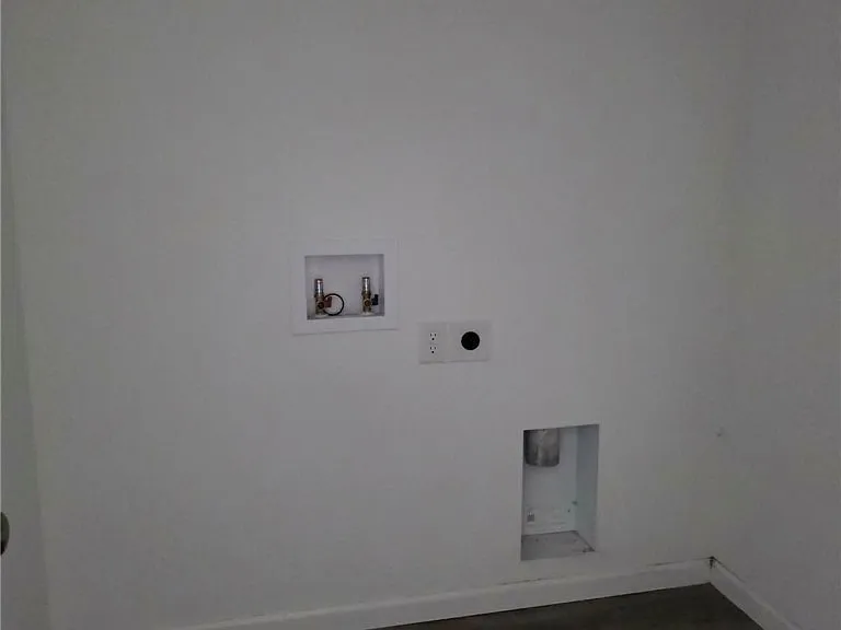 9610 N San Jose Way — Photo 3