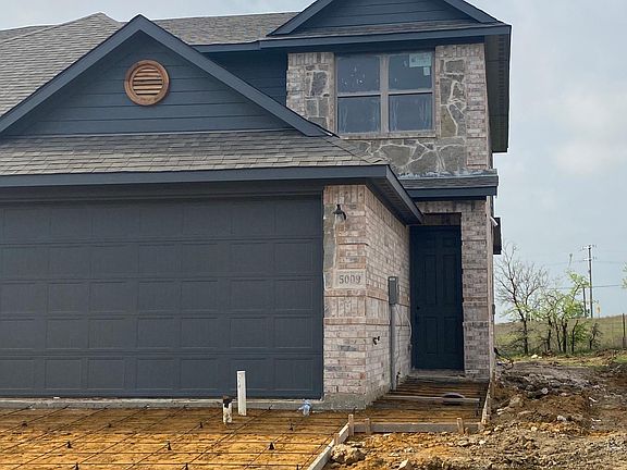 3rd image of 5009 Villas Dr