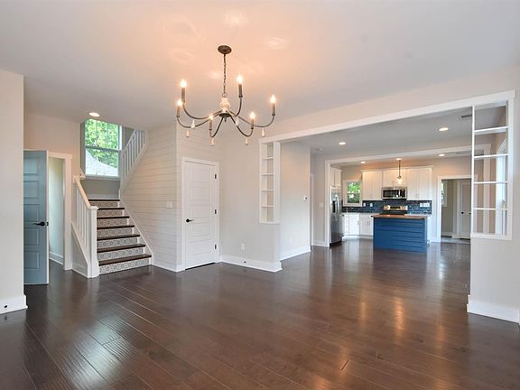5th image of 352 Lincoln Ave
