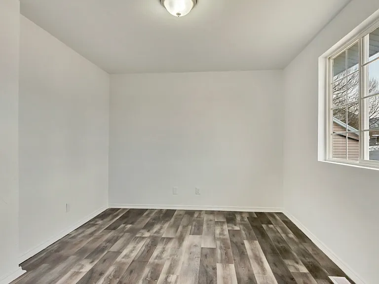 241 E Utah Ave — Photo 8