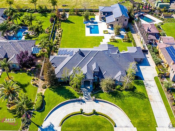 2nd image of 17439 Legend Oaks Ln