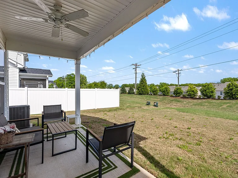 1615 Chelmsford Ct — Photo 30
