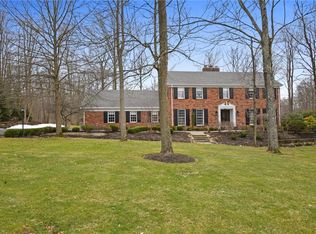 90 Riverstone Dr, Moreland Hills, OH 44022