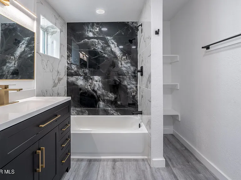 3221 N Stanton St — Photo 33