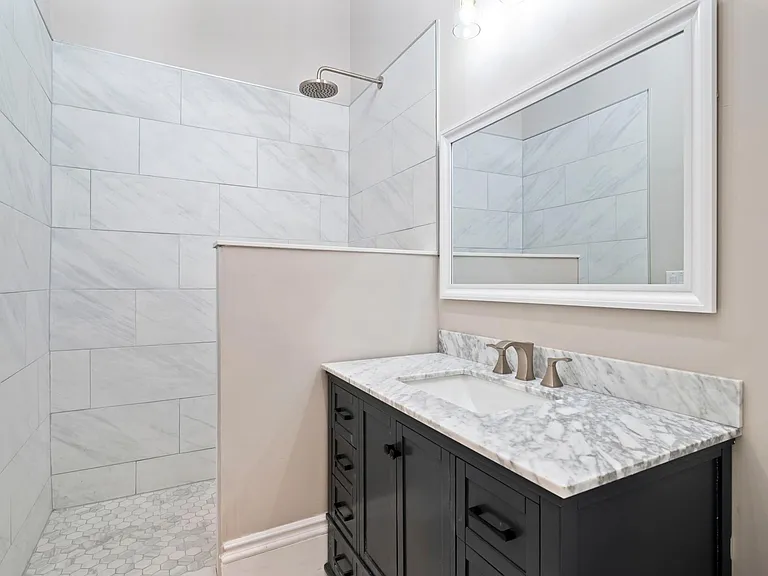 567 Dupont St — Photo 23