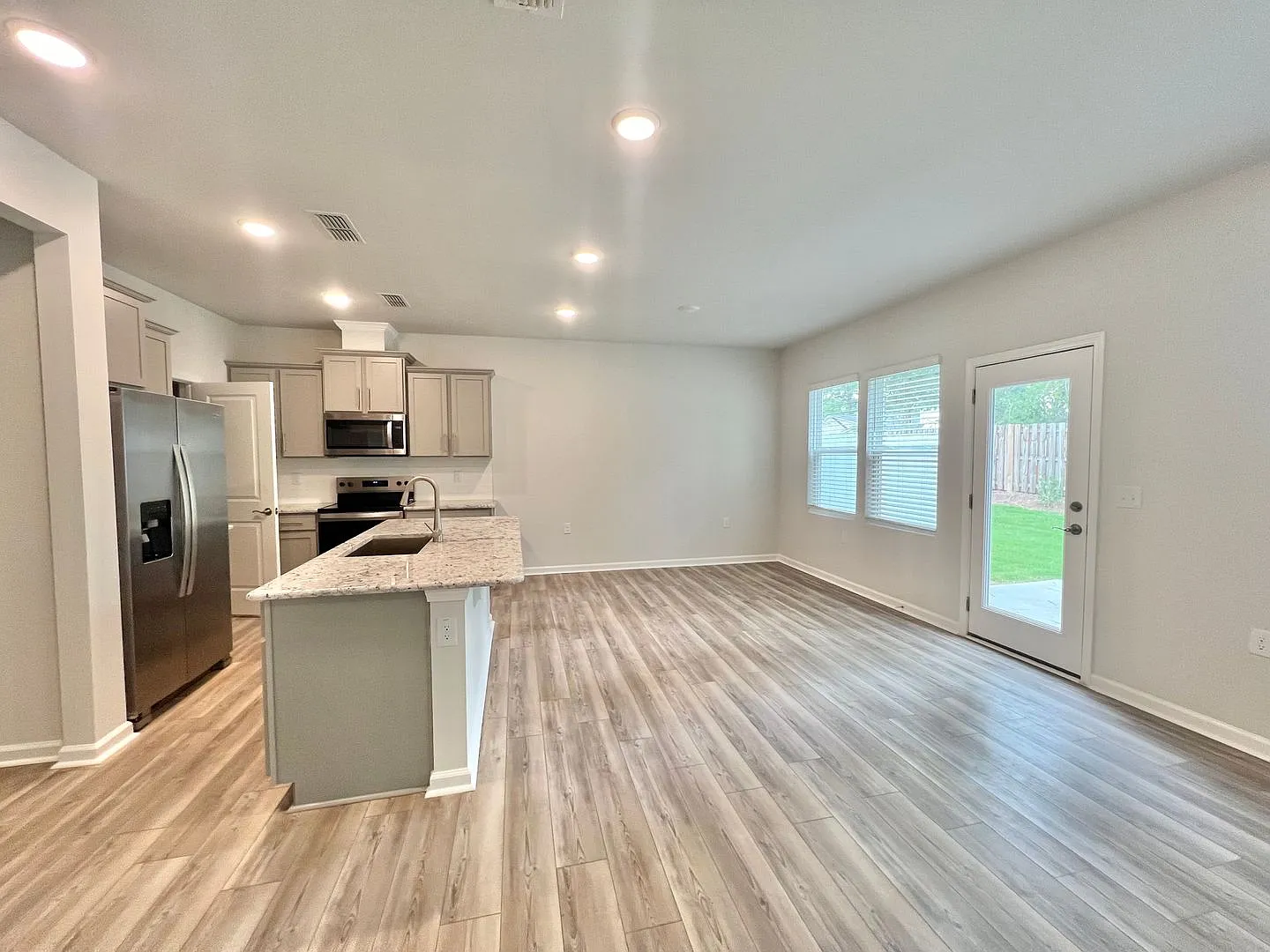 Spacious 3BD, 2.5BA Newly Built Wendell Townhome in an HOA Community with Tons of Amenities — Photo 3
