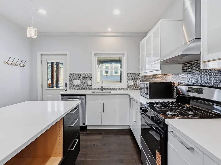 412 S East Ave — Photo 17