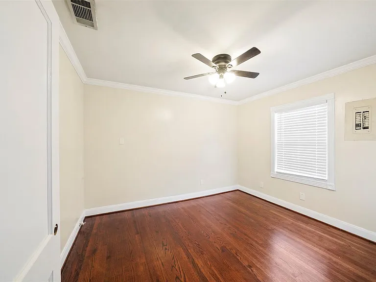 906 Gale St — Photo 11