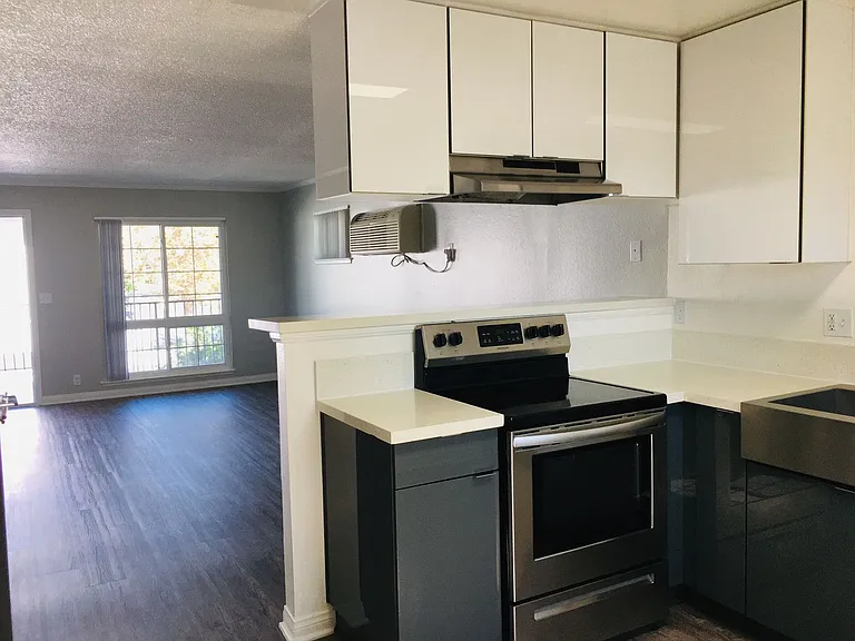 Villa Del Sol Apartments — Photo 81