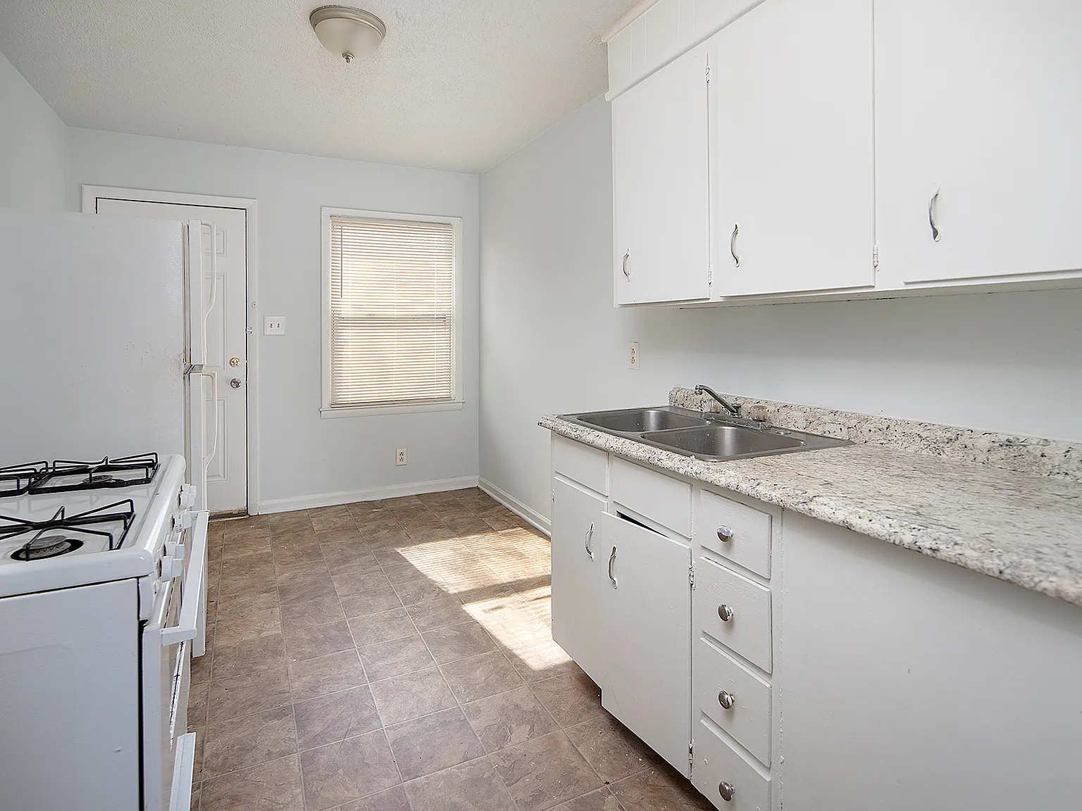 3117 Girard Ct — Photo 4