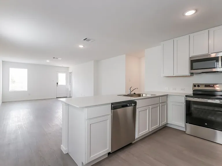 8022 Biggio Ln — Photo 29