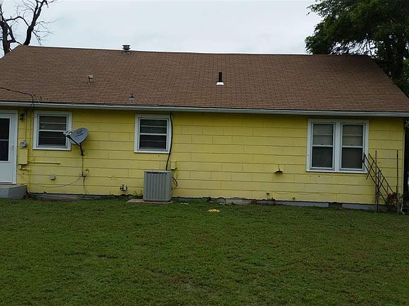 2nd image of 101 E 3rd Ave