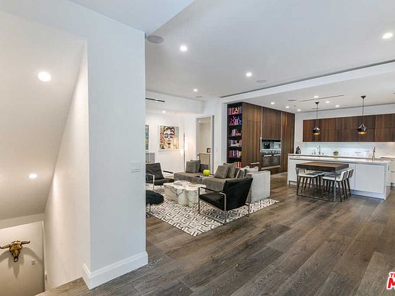 2nd image of 732 Huntley Dr #1A