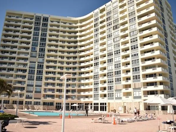 3180 S Ocean Dr, Hallandale, FL