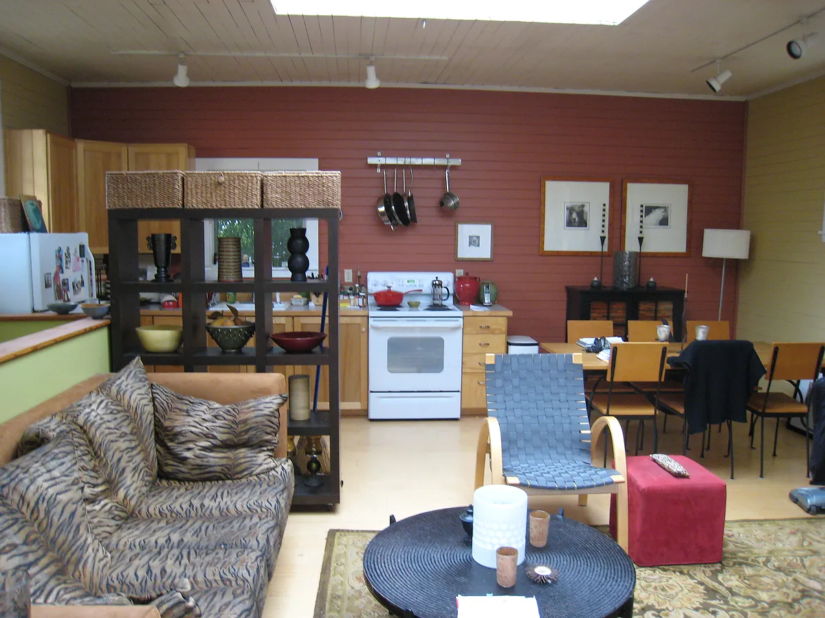 Last tenant's setup - 110 S Curry St #B