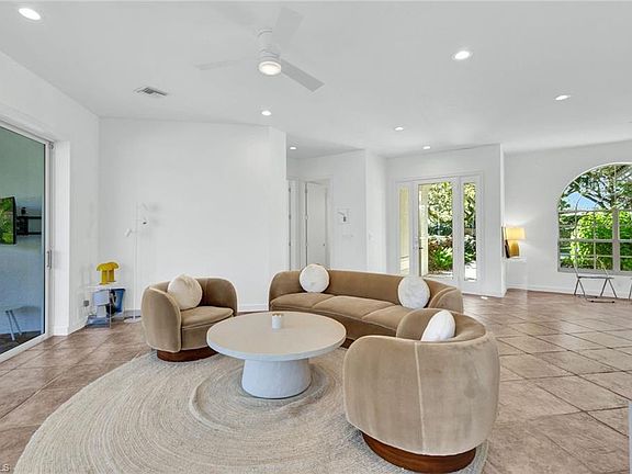 5th image of 874 Wyndemere WAY
