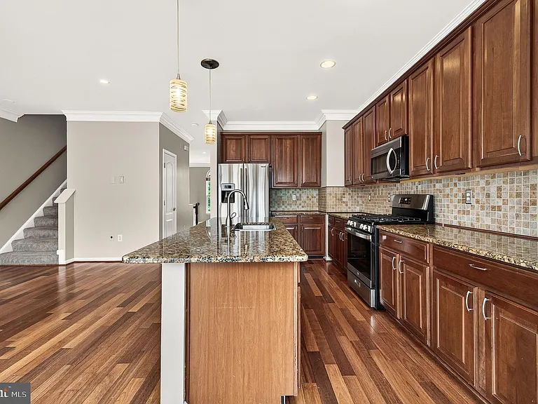 6805 Oregano Ln — Photo 28
