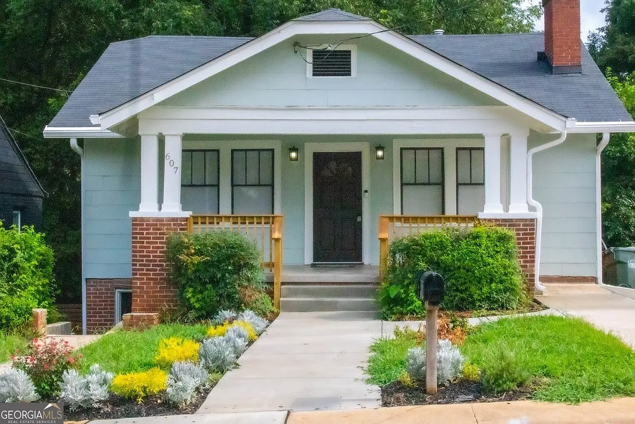 3 bed, 1271 sqft, $2,100 — Photo 1
