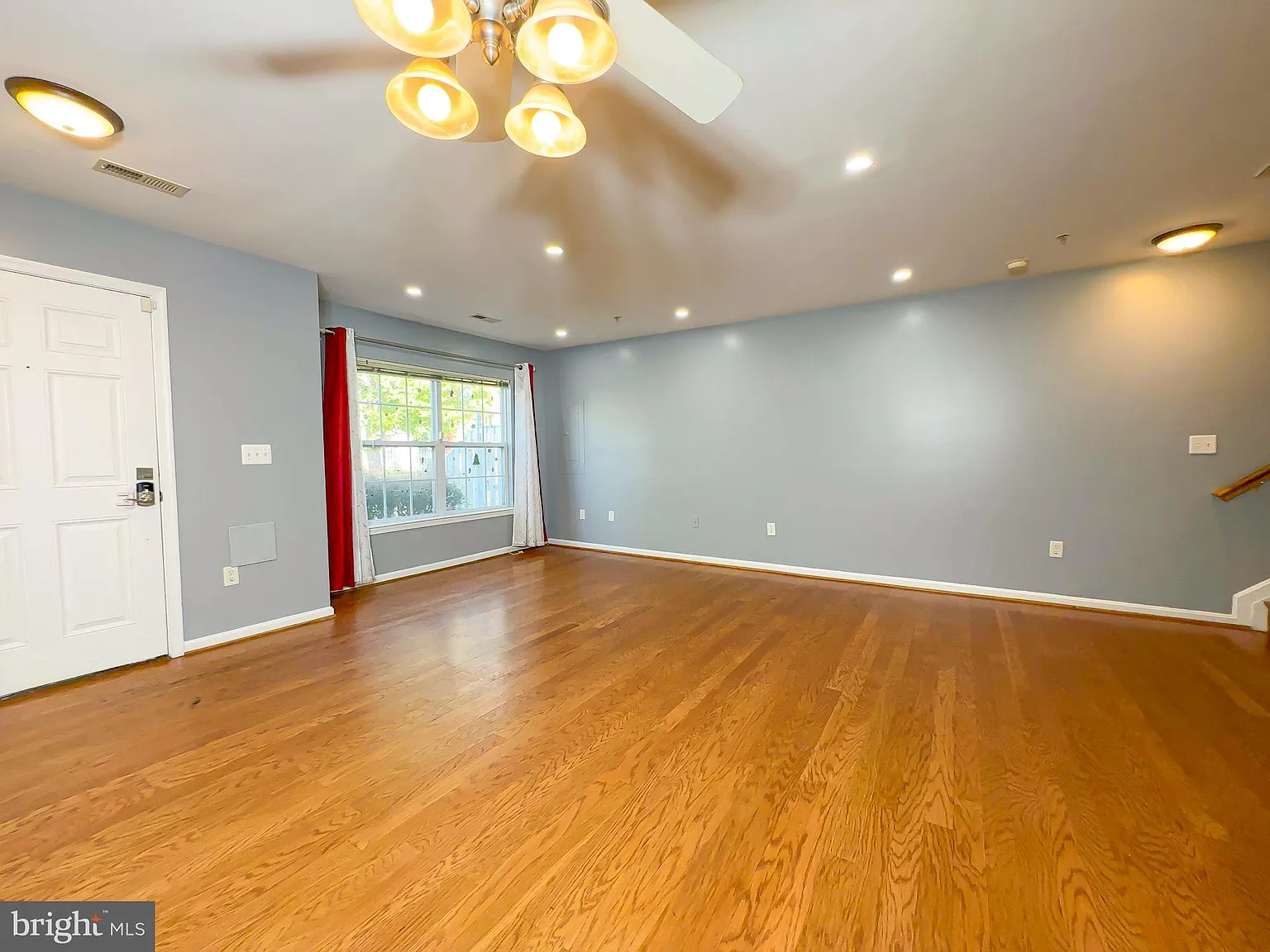 3 bed, 2.5 bath, 1626 sqft, $2,700 — Photo 3