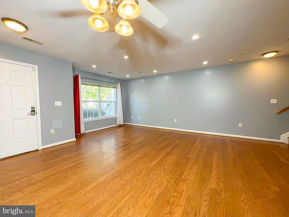 3rd image of 1632 Briarview Ct #50
