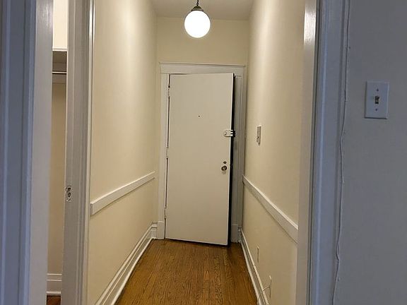3rd image of 5440 N Winthrop Ave #40-2W