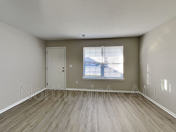 2nd image of 426 NW Woodbury Dr