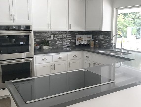 3rd image of 15712 La Lindura Dr