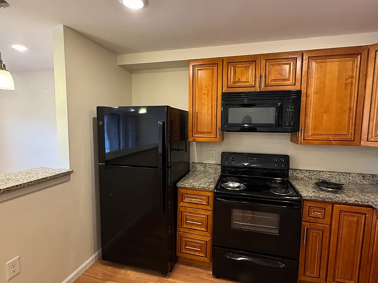 751 Highland Ave — Photo 7