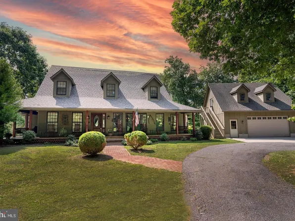 2862 Cox Ridge Dr, Westminster, MD 21157