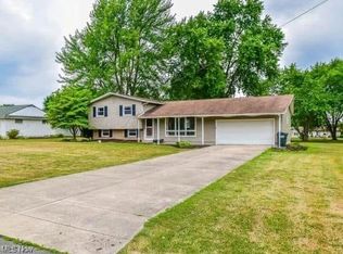 7011 Rolling Ridge Rd NE, Canton, OH 44721