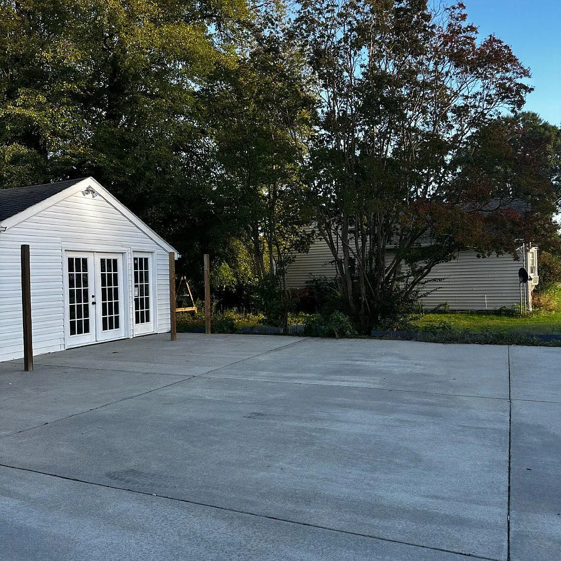 5 bed, 2.0 bath, 1250 sqft, $2,400 — Photo 2