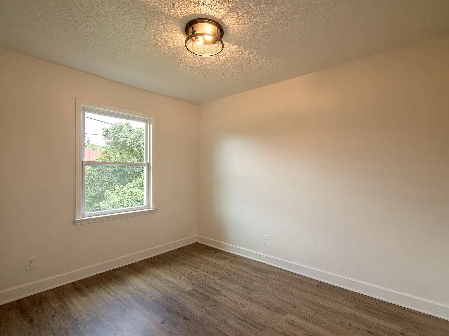 2118 Lincoln Heights Ct — Photo 3