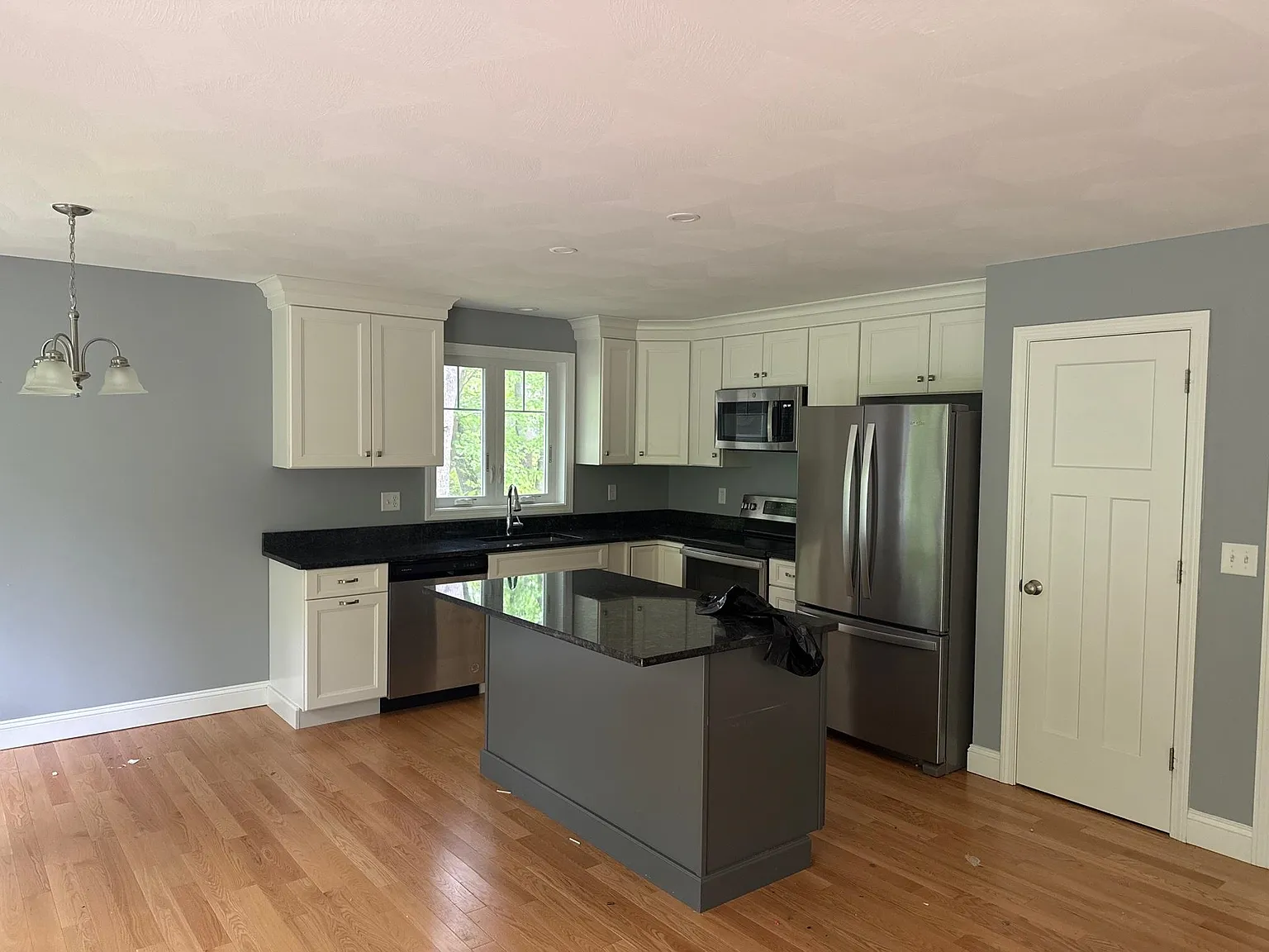 3 bed, 2.5 bath, 1500 sqft, $3,500 — Photo 2