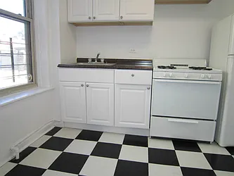 Rented by Concept Real Estate Group