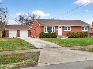 1910 Dixie Garden Dr, Louisville, KY 40272