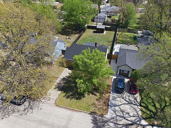 3rd image of 1942 N Woodland Ave
